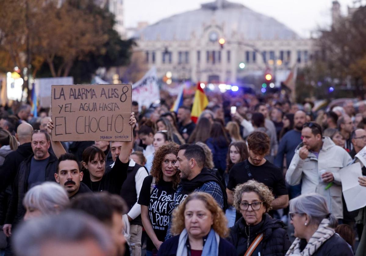 Fotos: Manifestación en Valencia contra la gestión política de la DANA