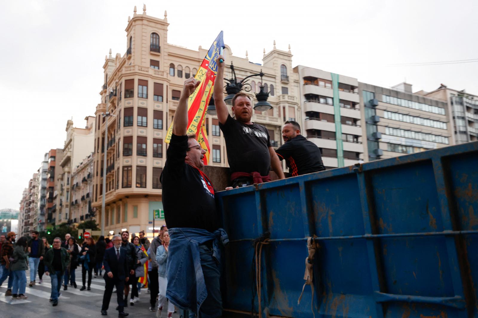 Fotos: Manifestación en Valencia contra la gestión política de la DANA