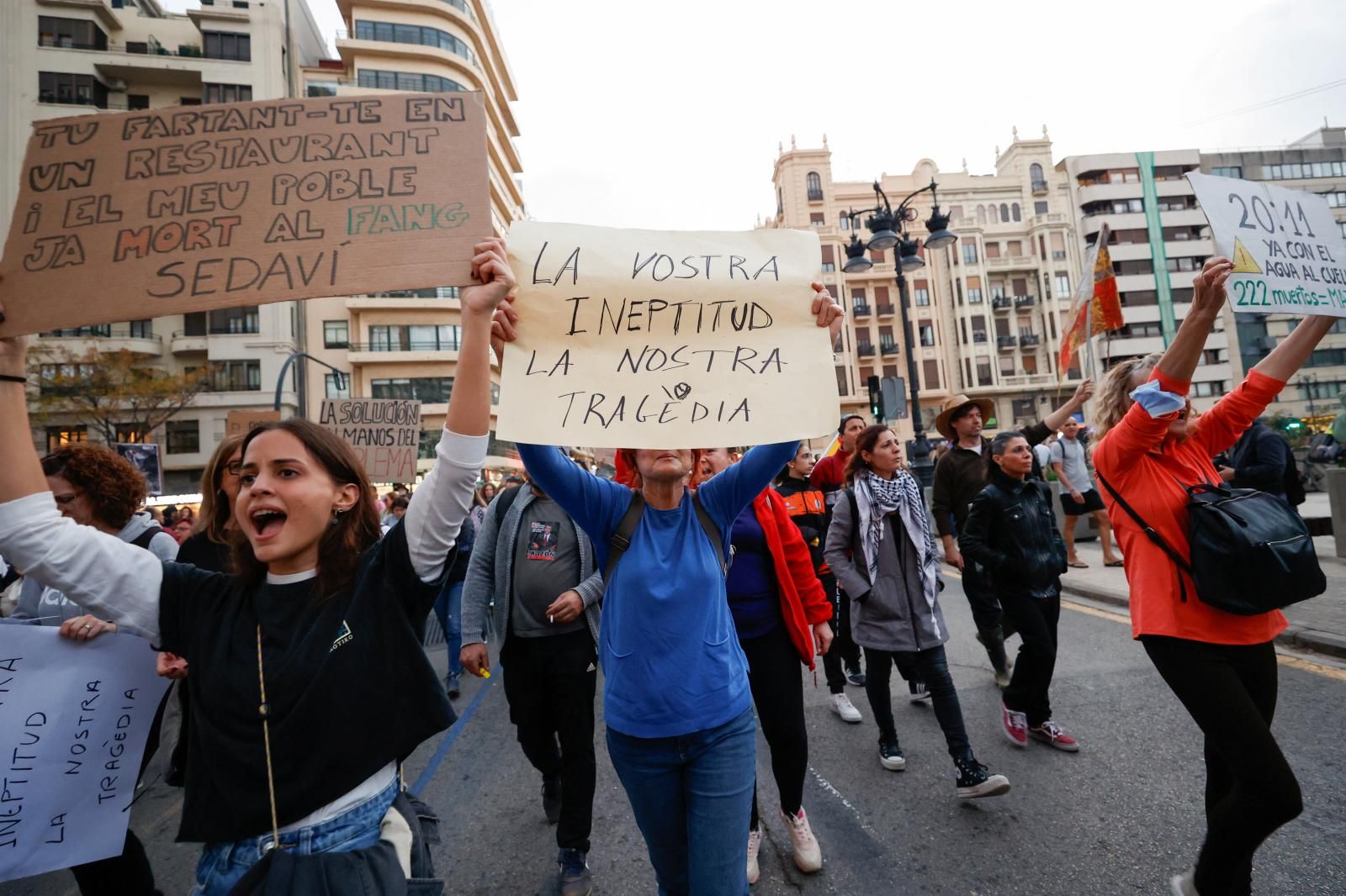 Fotos: Manifestación en Valencia contra la gestión política de la DANA