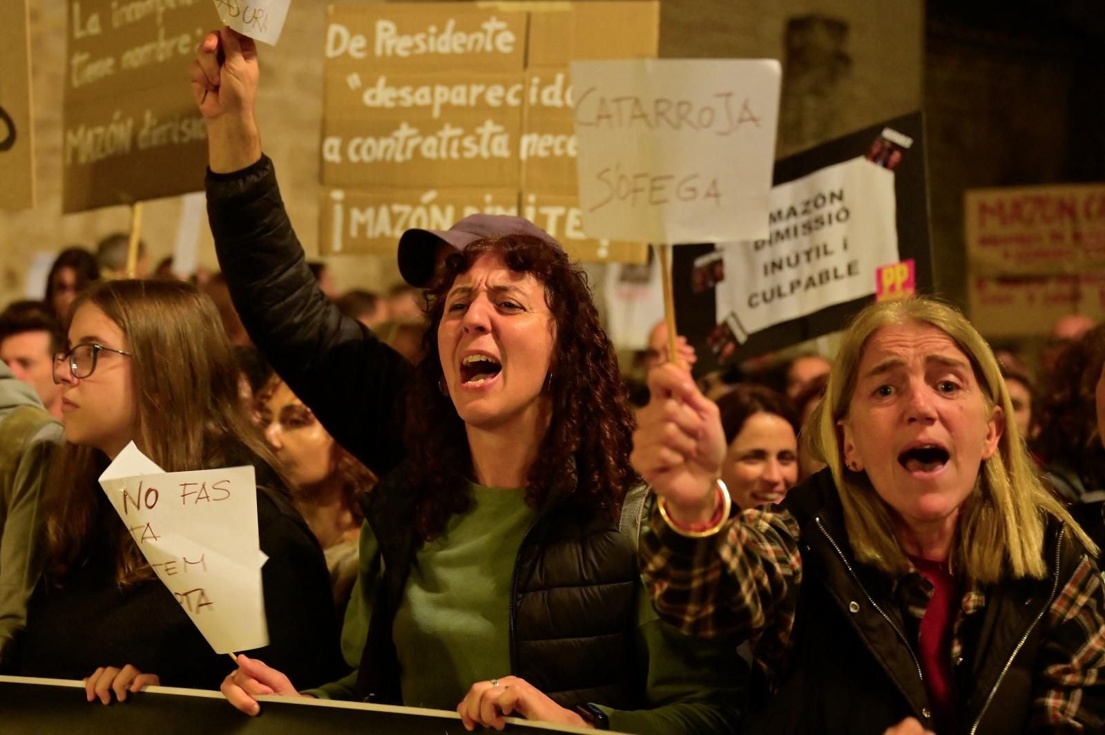 Fotos: Manifestación en Valencia contra la gestión política de la DANA