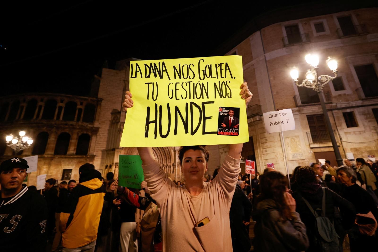 Fotos: Manifestación en Valencia contra la gestión política de la DANA