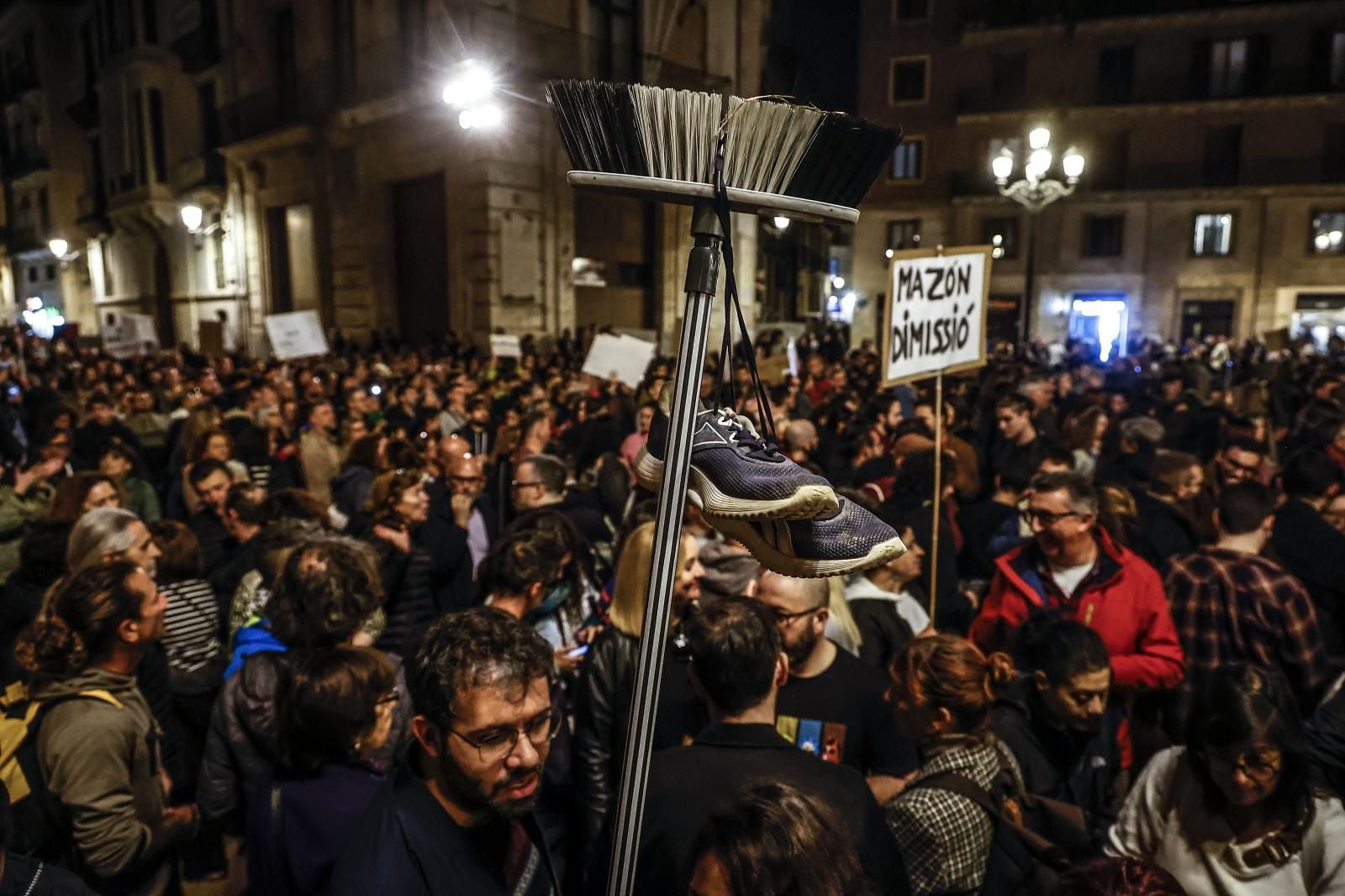 Fotos: Manifestación en Valencia contra la gestión política de la DANA