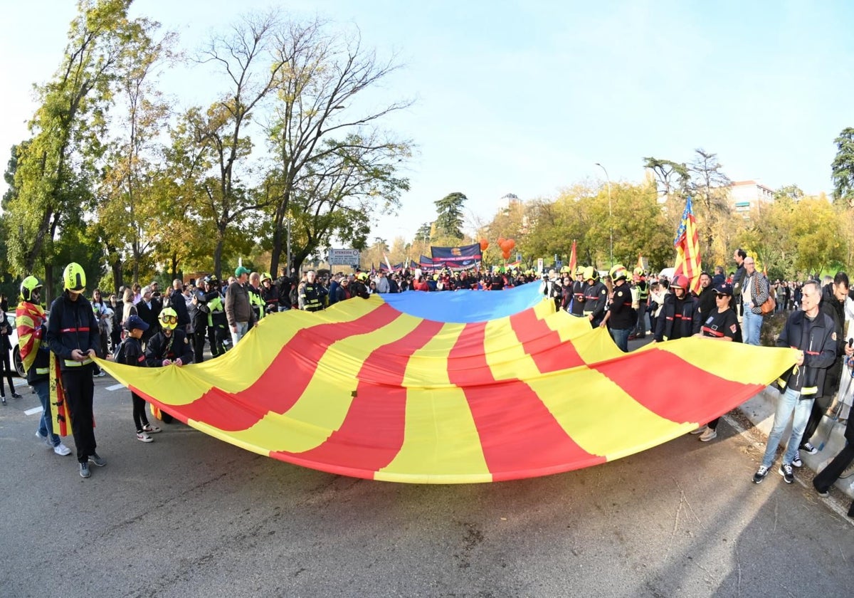 Los bomberos durante la manifestación en Madrid.