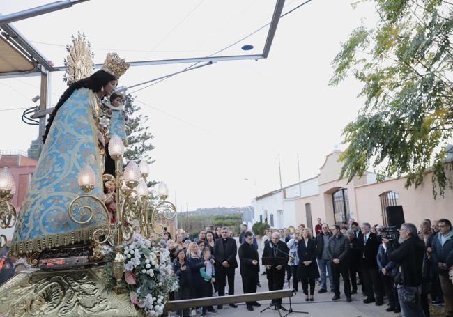 La imagen peregrina de la Virgen en su visita, este viernes, a Torrent.