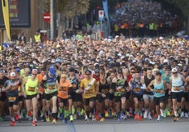 Todas las imágenes de la salida del Maratón de Valencia 2024