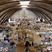 Nave en la zona de la avenida de Francia donde se gestiona parte de la ayuda de la fundación Altius.