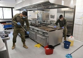 Limpieza de las cocinas de los colegios.