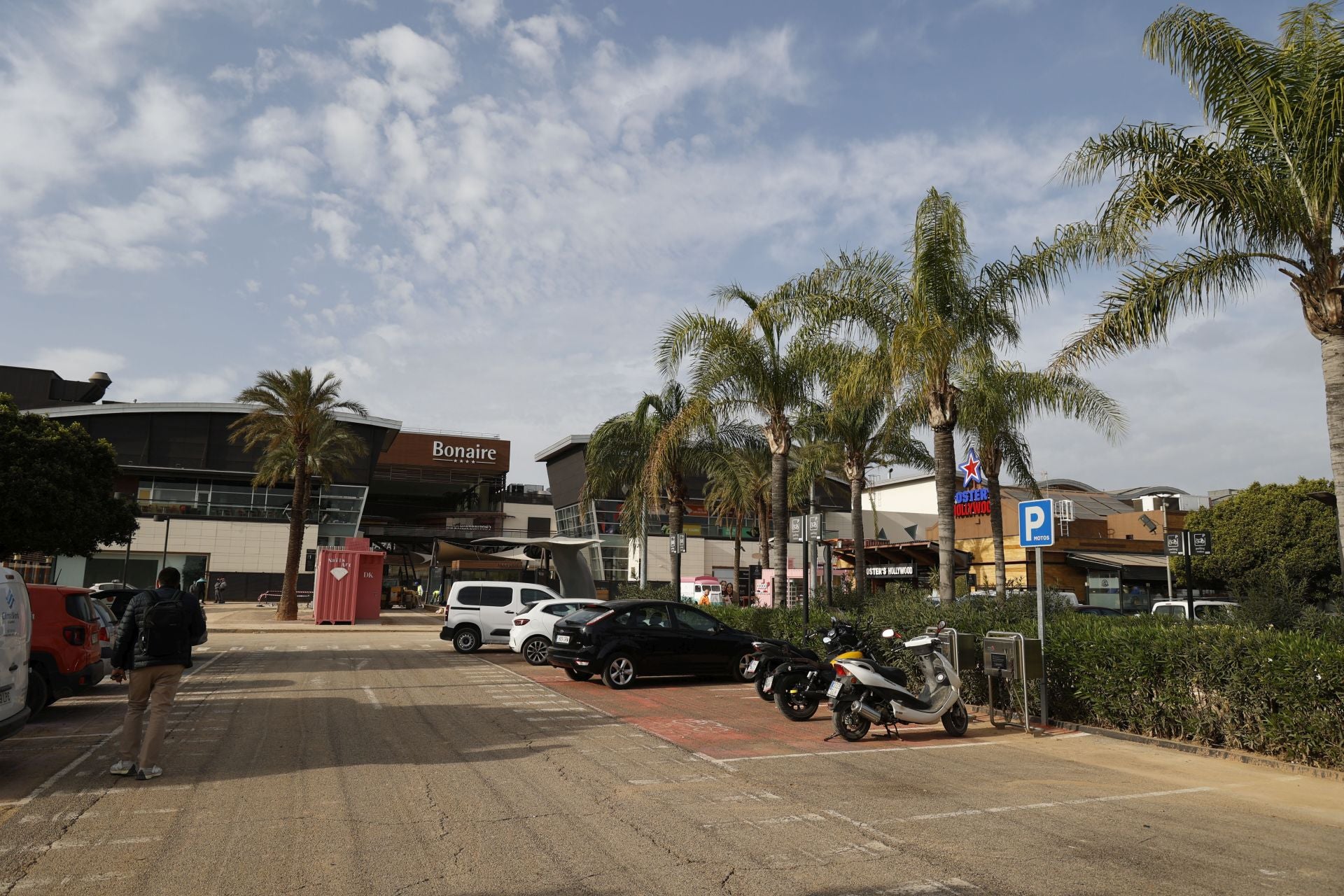 El centro comercial Bonaire prepara su reapertura tras los daños por la DANA