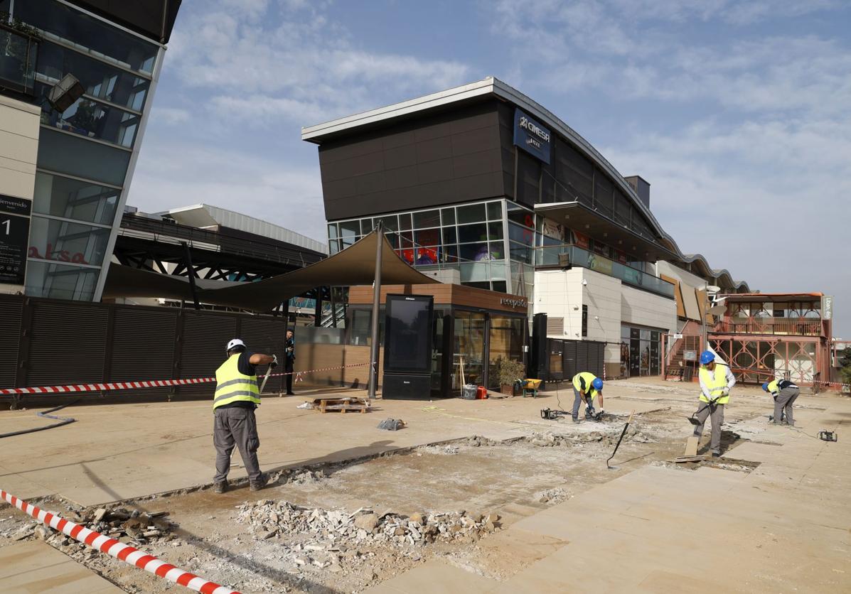 El centro comercial Bonaire prepara su reapertura tras los daños por la DANA