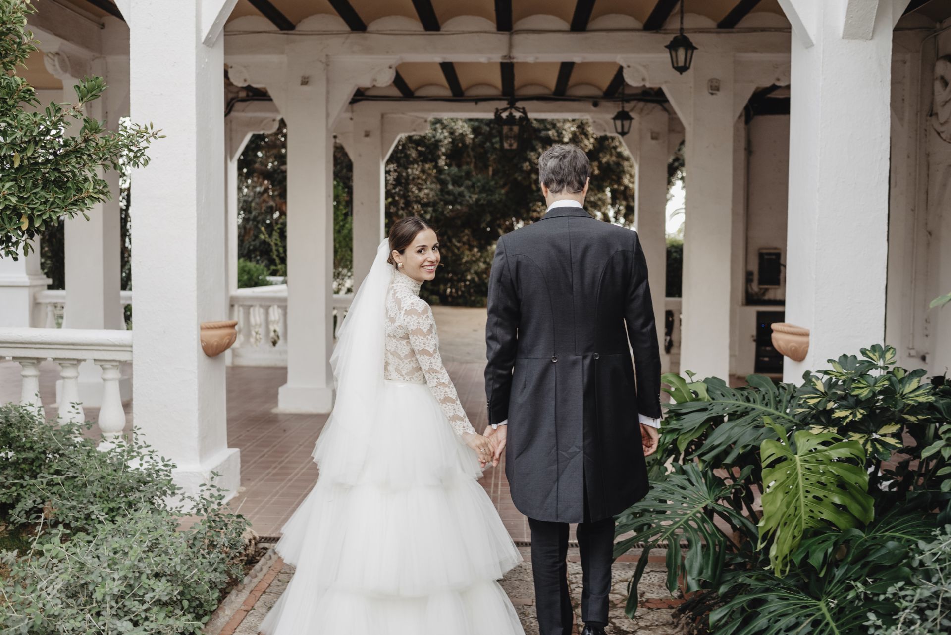 La boda de Tanya Luján y Carlos Arnal, que se casaron en la parroquia de Santa Bárbara, ella con un vestido de Alejandro Resta.