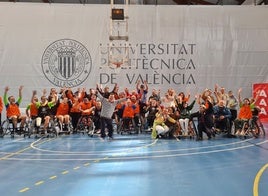 Foto de familia tras el partido de exhibición.