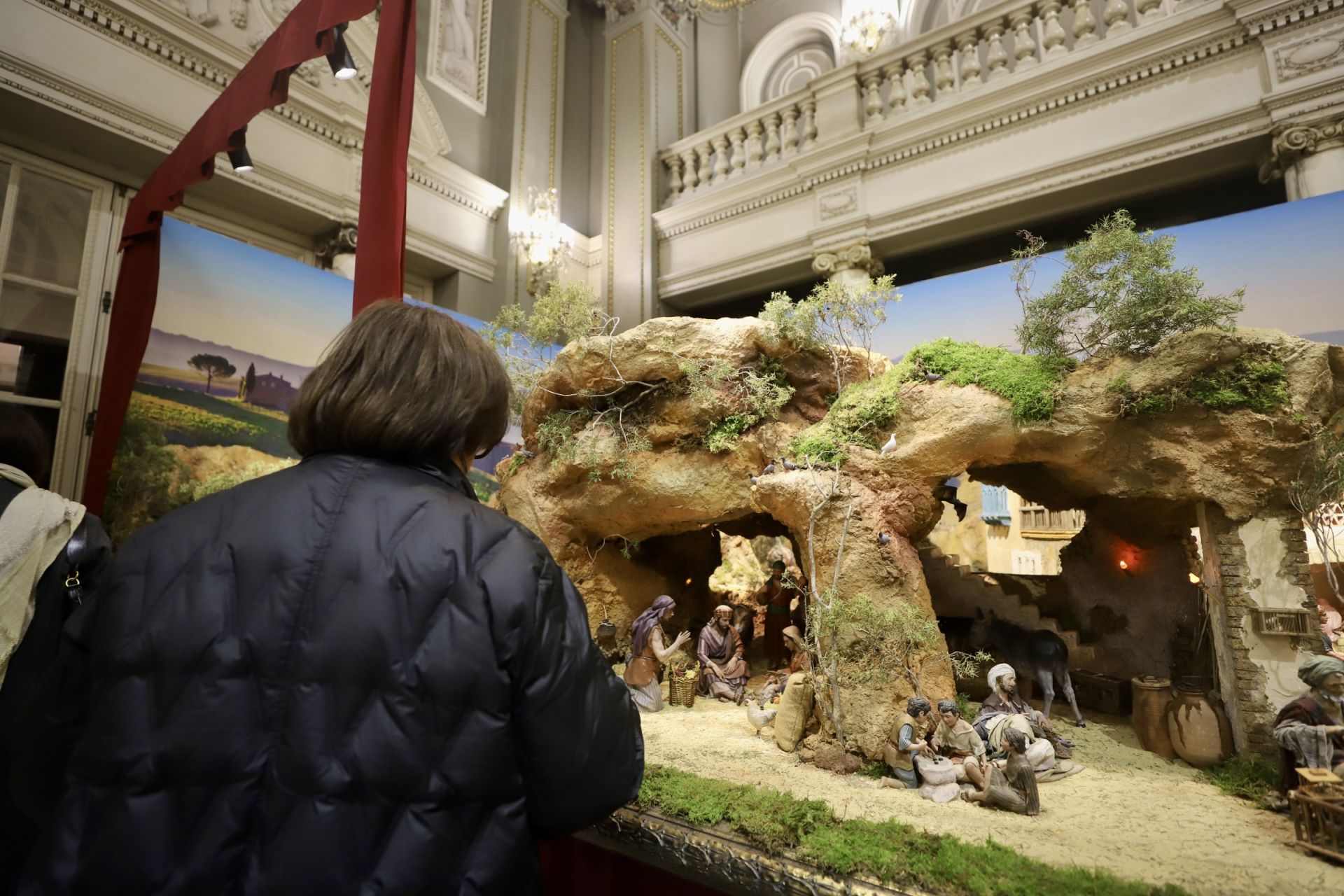 Así es el belén del Ayuntamiento de Valencia que homenajea a las víctimas de la DANA