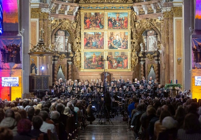 Concierto benéfico organizado por Lo Rat Penat en la Catedral de Valencia.