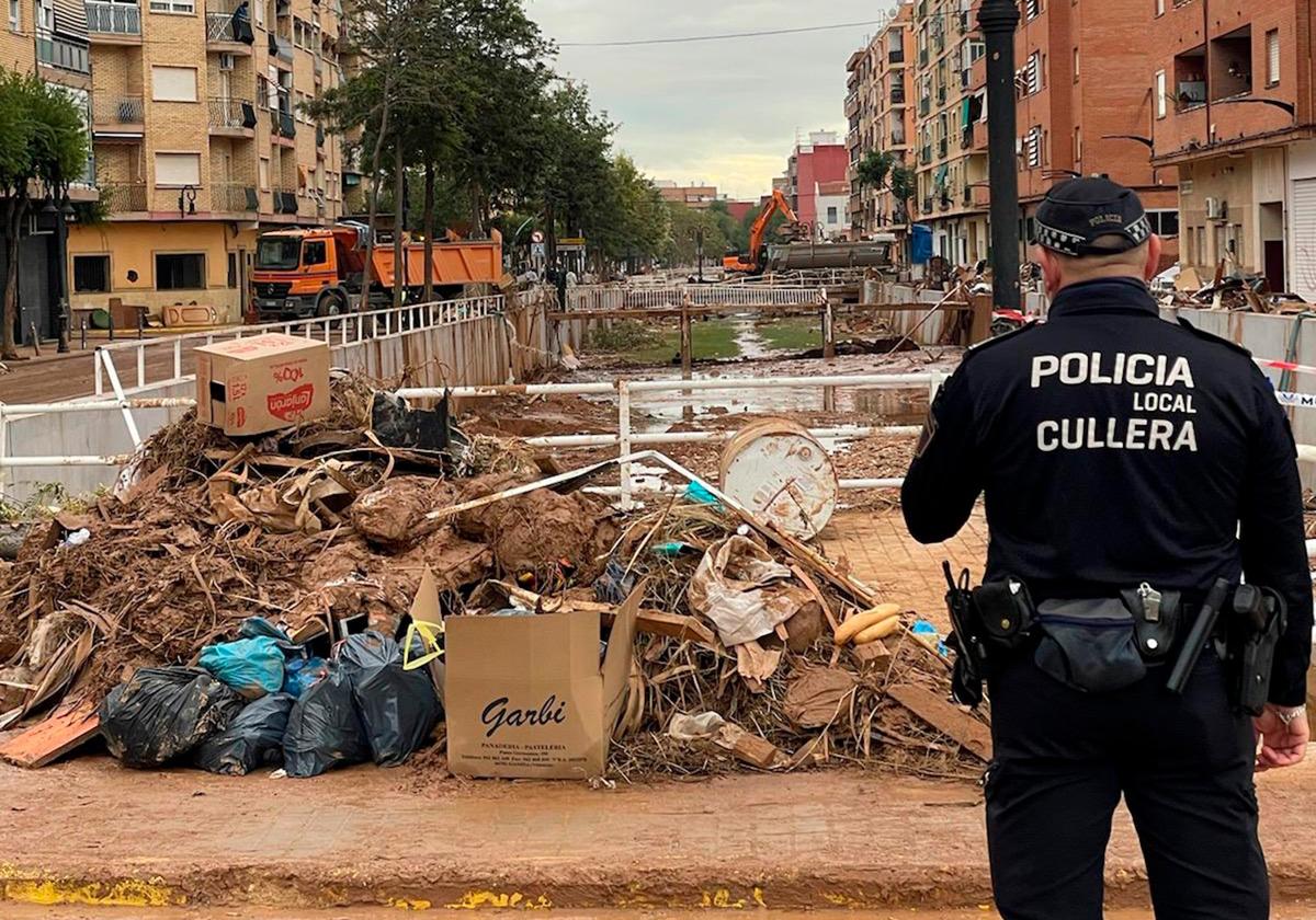 Agentes de Cullera en la zona cero.