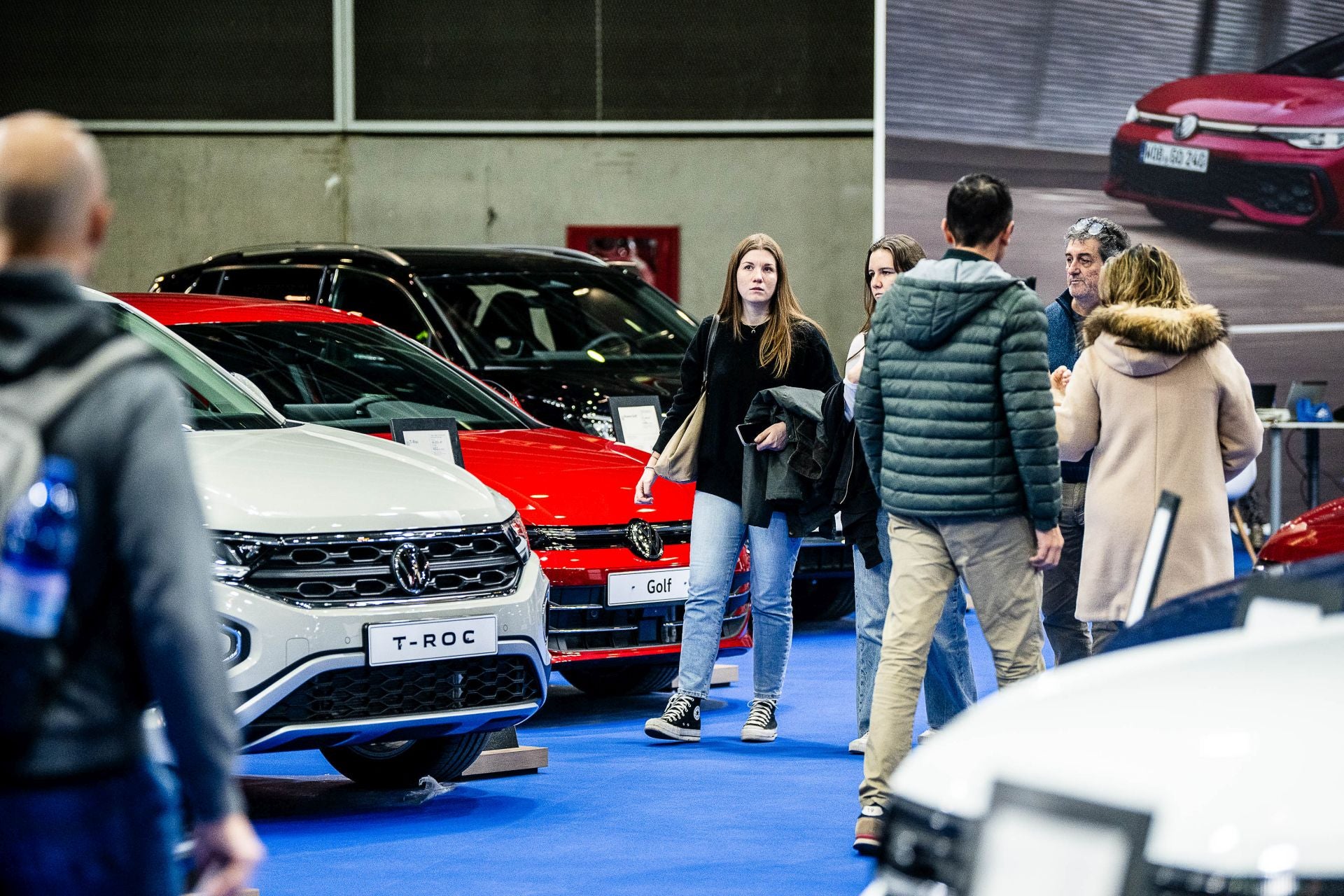 Miles de personas acuden a la feria del automóvil, celebrada en Feria Valencia