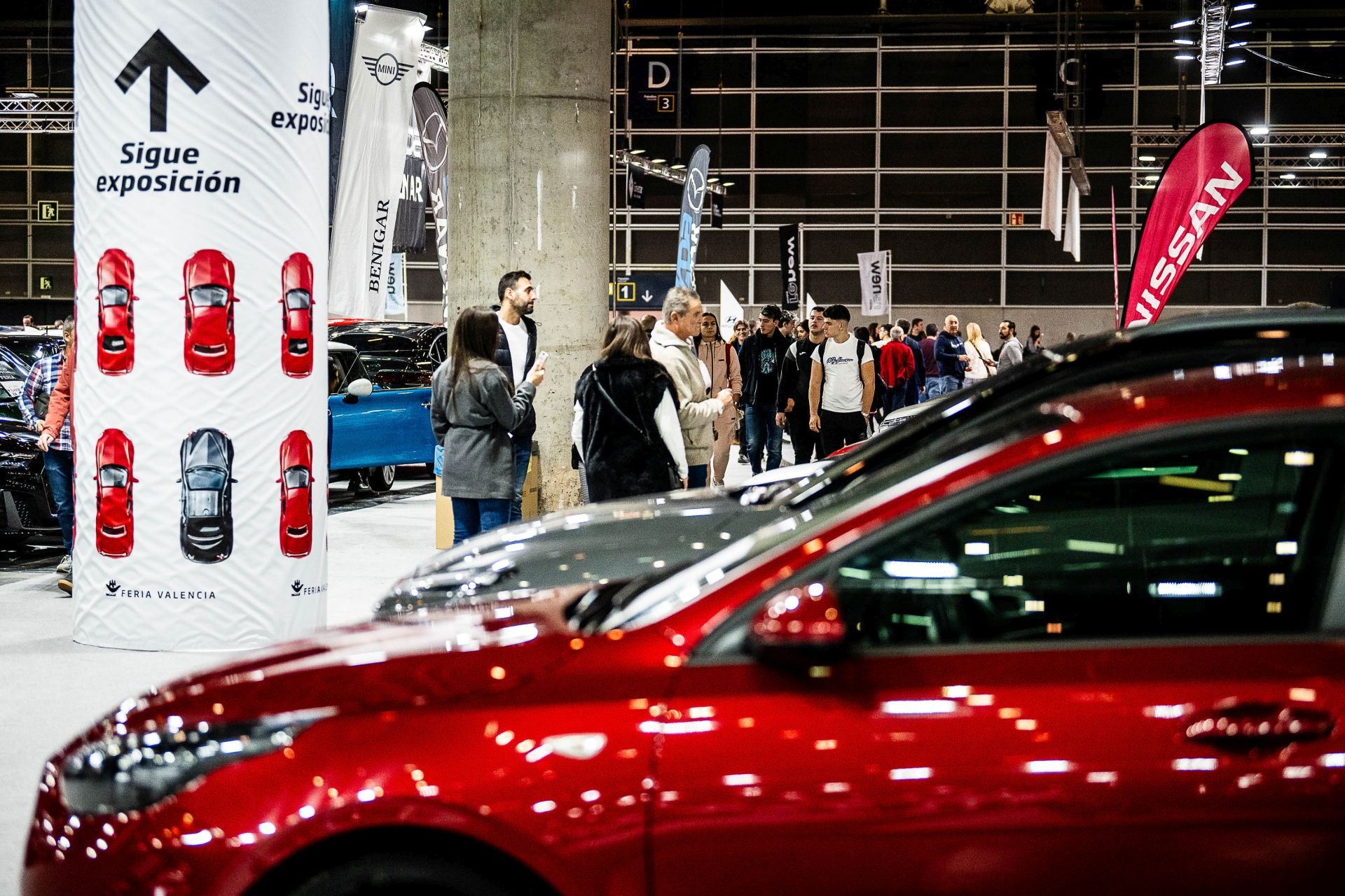 Miles de personas acuden a la feria del automóvil, celebrada en Feria Valencia