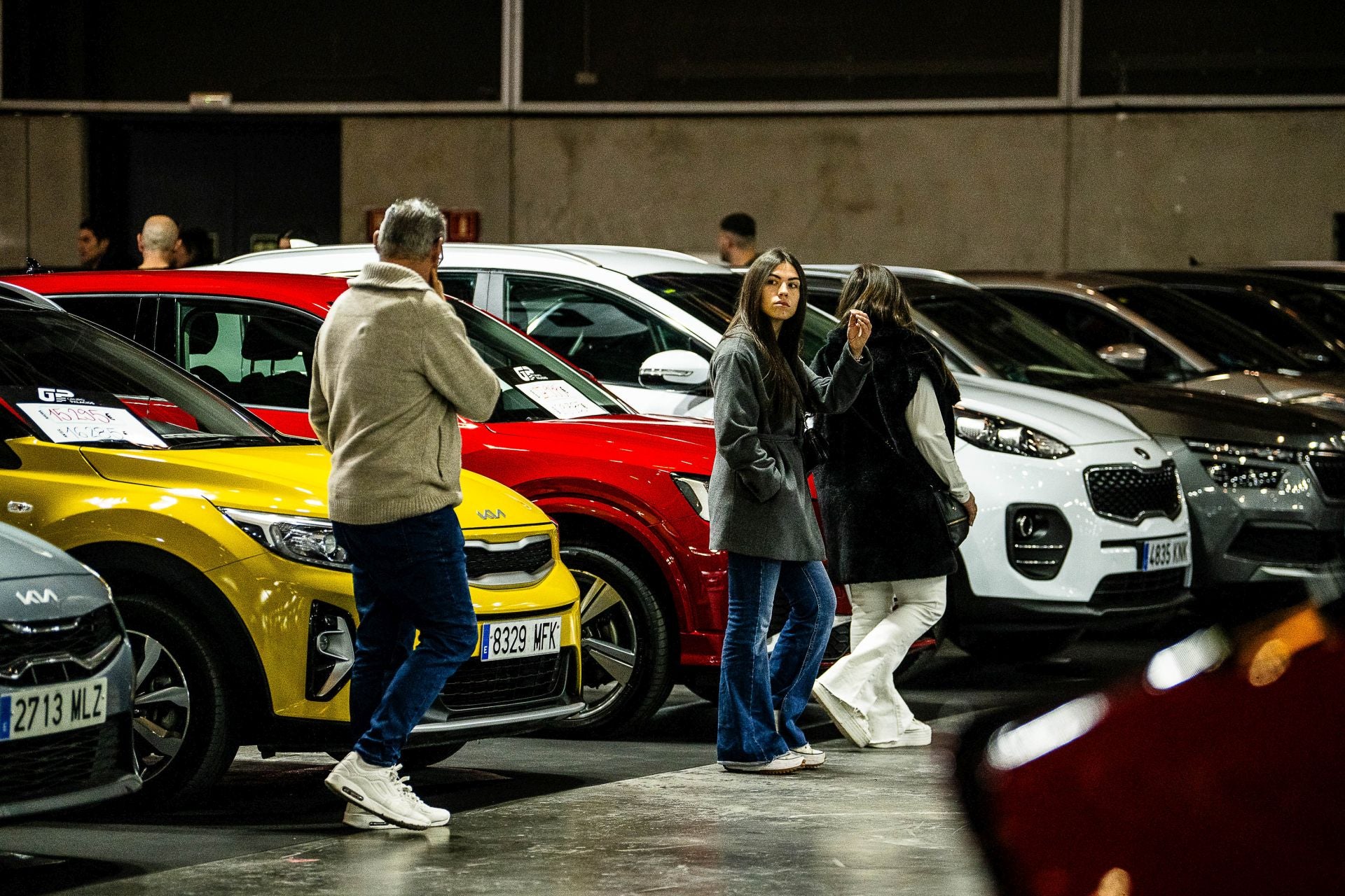 Miles de personas acuden a la feria del automóvil, celebrada en Feria Valencia