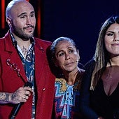 La cantante Isabel Pantoja (c) con sus hijos Kiko Rivera (i) y Chabelita (d) en una imagen de archivo.