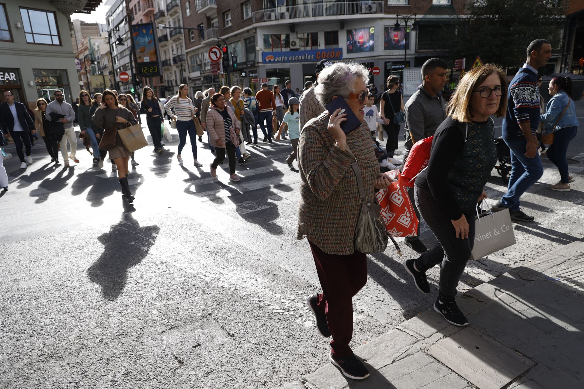 Un viernes festivo de compras por Valencia