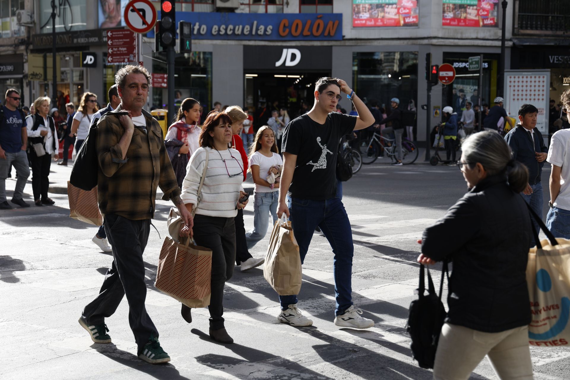 Un viernes festivo de compras por Valencia