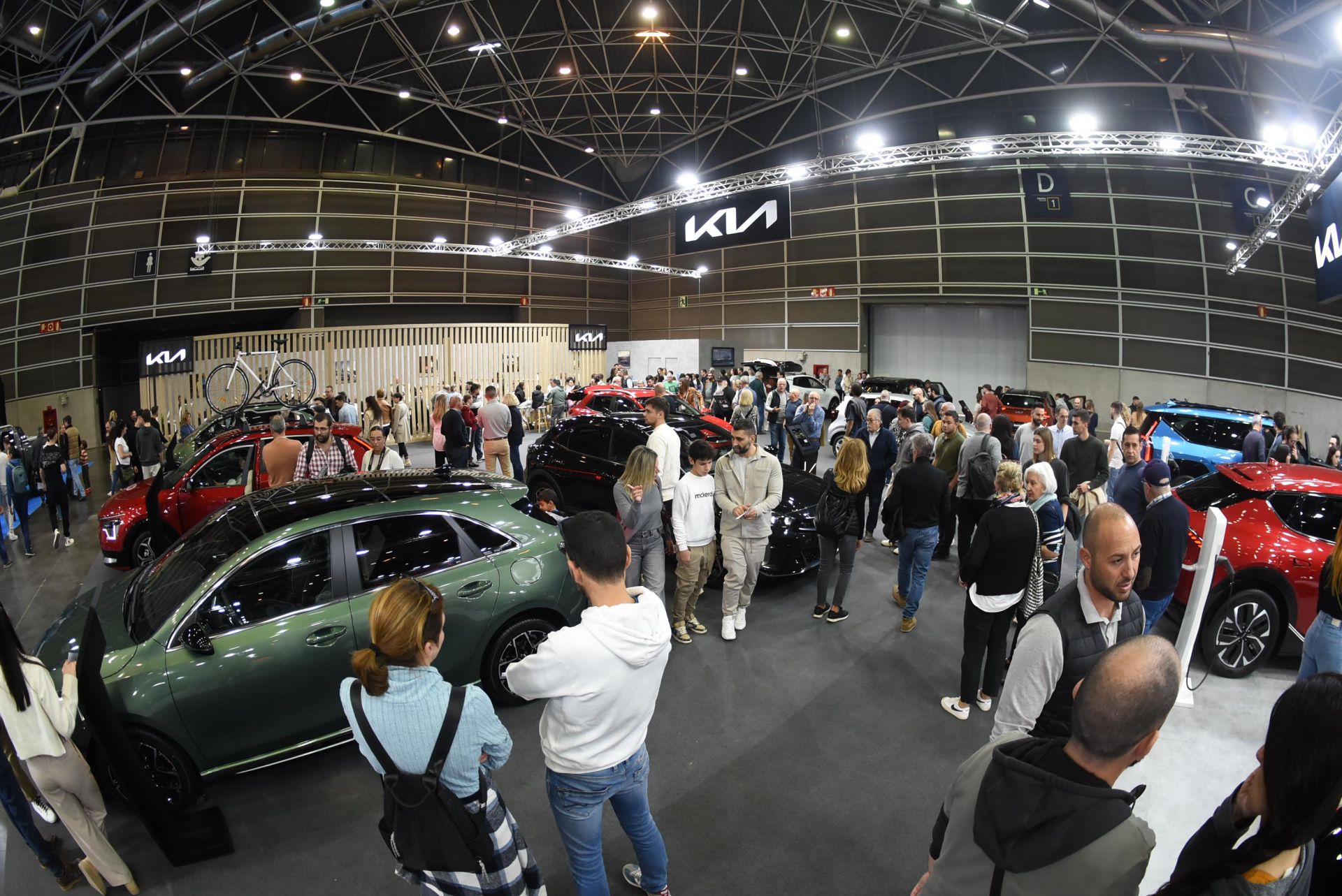 Otra jornada de récord en la Feria del automóvil de Valencia