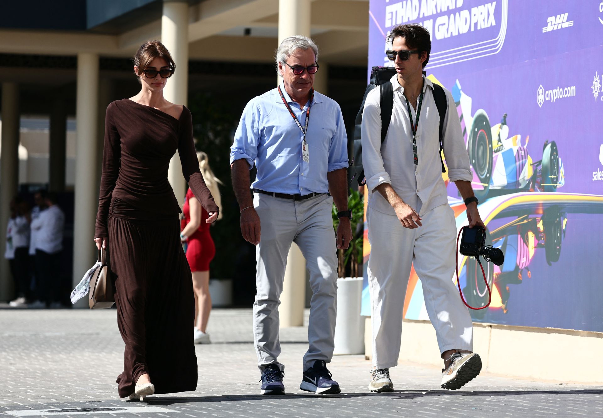 La modelo Rebecca Donaldson, pareja de Carlos Sáinz Jr., y Carlos Sáinz