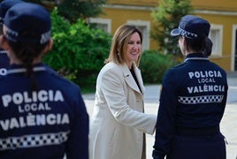 La alcaldesa de Valencia, María José Catalá, en el acto de presentación de los nuenos 207 agentes de la Policía Local de Valencia.