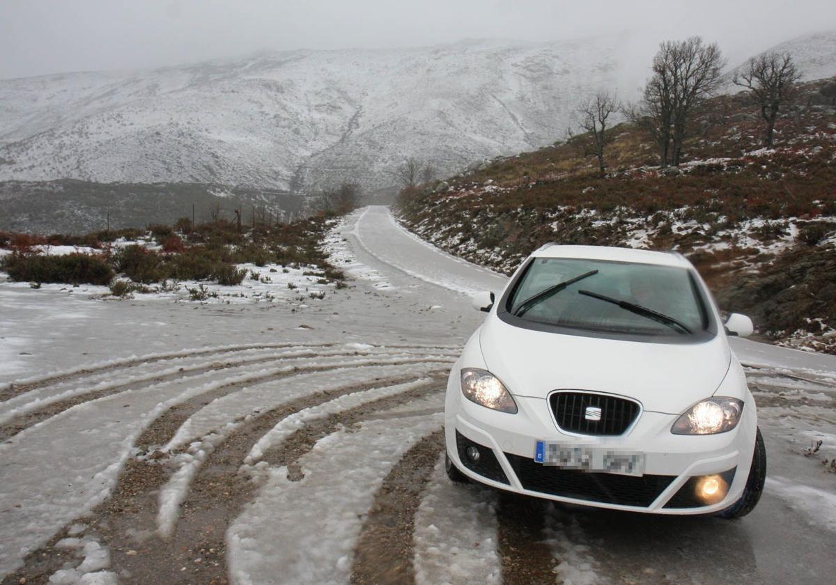 Los consejos de la DGT para conducir con nieve o hielo