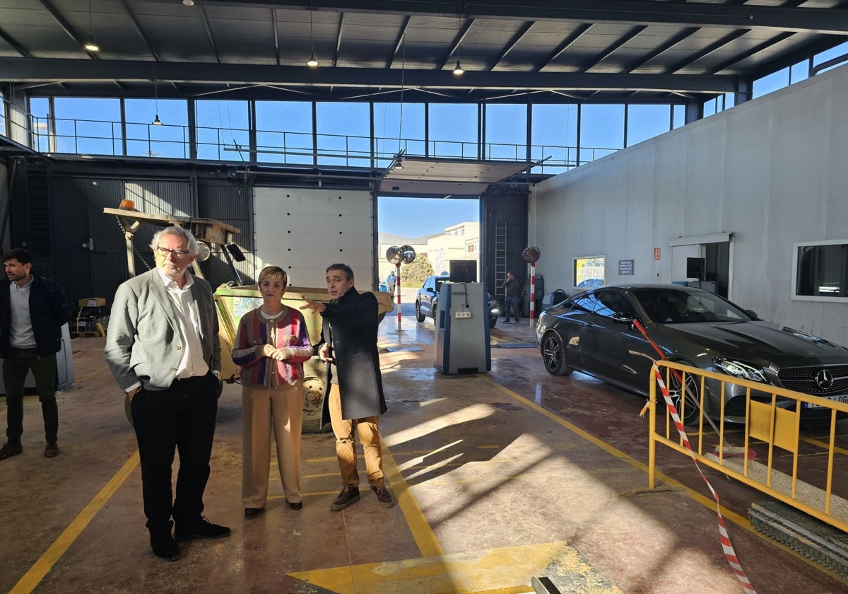 La consellera de Industria, Marián Cano, en la estación de Catarroja.