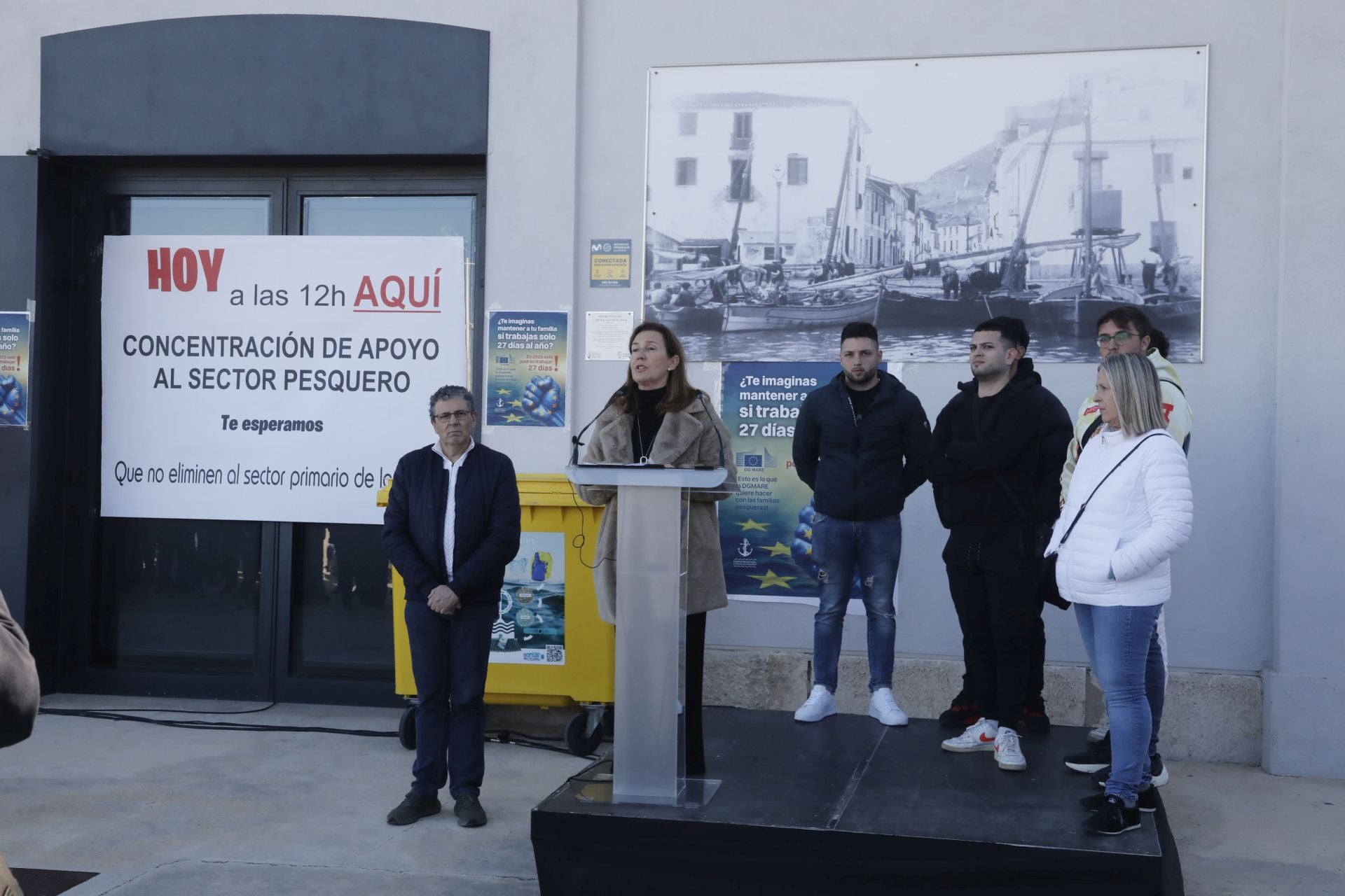 Imagen principal - Hosteleros, pescaderos y sociedad muestran su apoyo a la pesca en Dénia, Calp y Xàbia