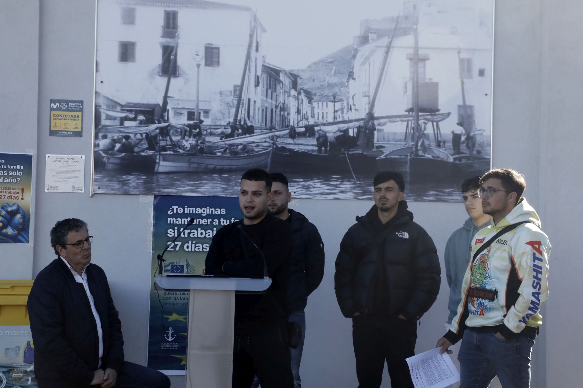 Imagen principal - Hosteleros, pescaderos y sociedad muestran su apoyo a la pesca en Dénia, Calp y Xàbia