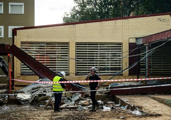 El colegio de Masanassa donde murió un trabajador al derrumbarse el porchado.