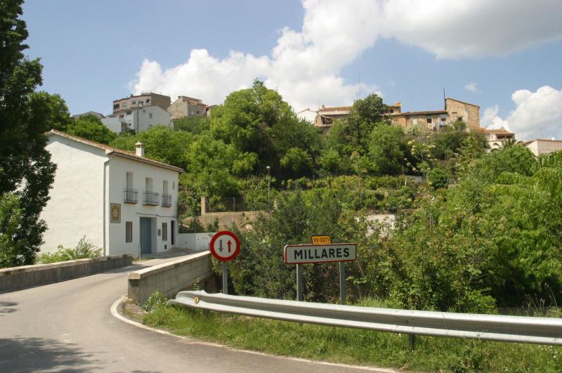 Entrada al pueblo de Millares, en la Canal de Navarrés.