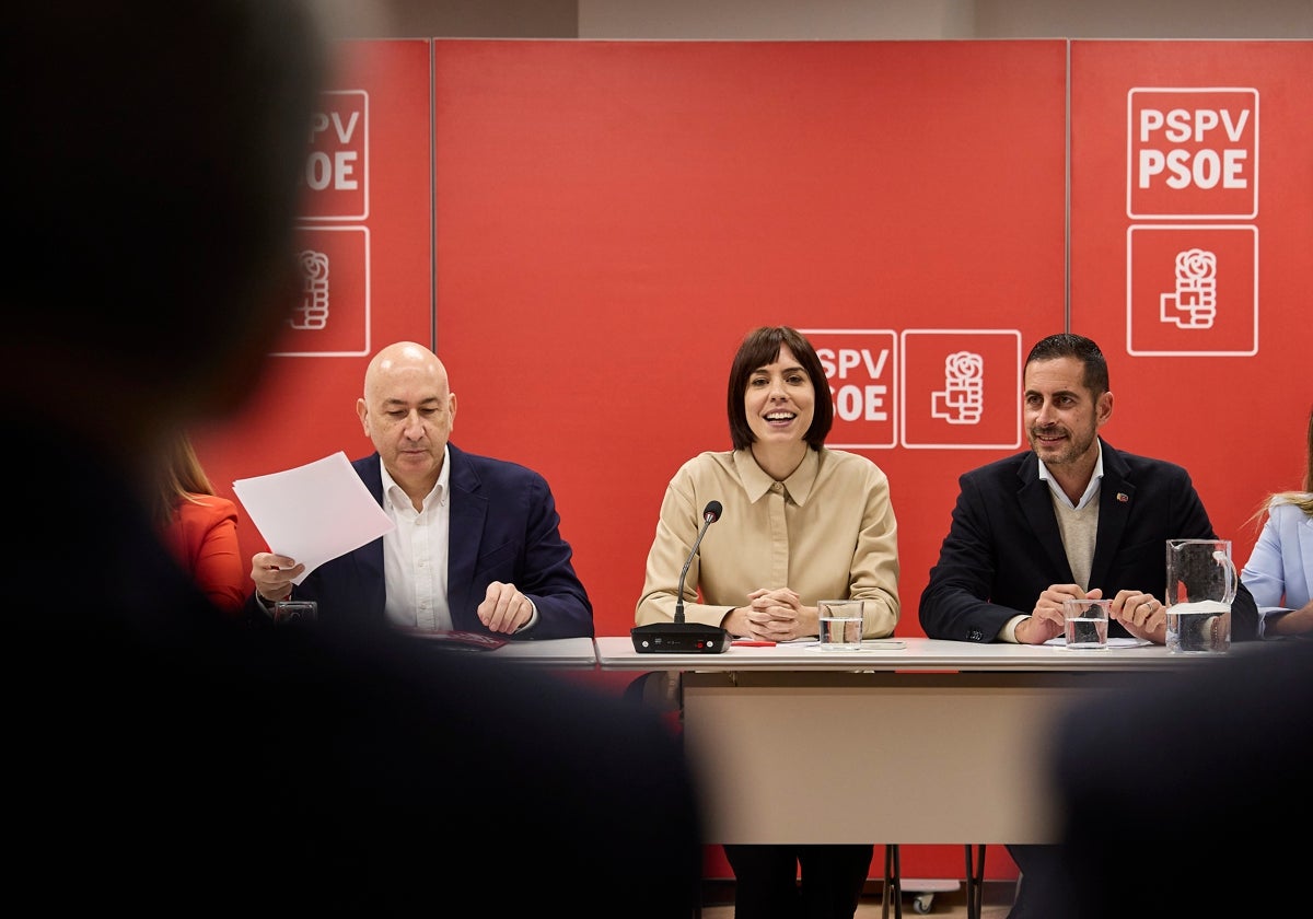 Diana Morant, entre Alejandro Soler y Carlos Fernández Bielsa, en una ejecutiva del PSPV.