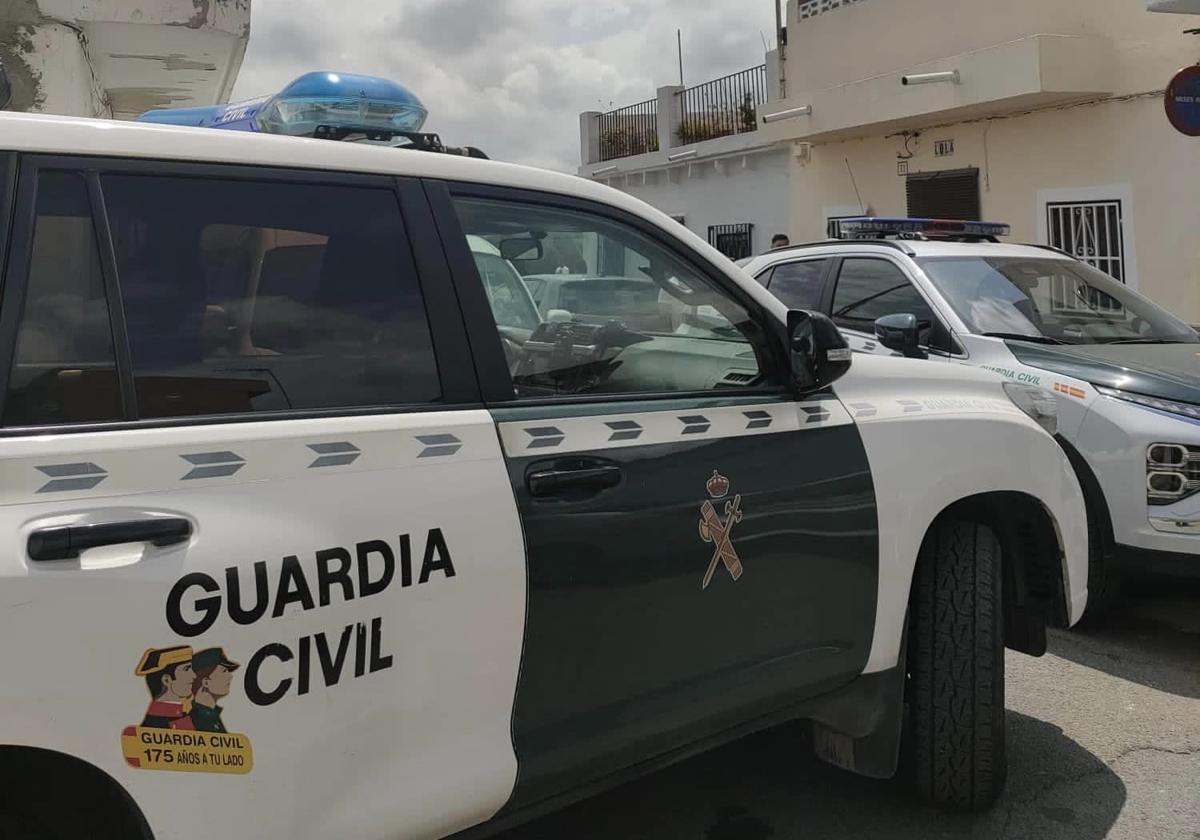 La Guardia Civil detiene a un hombre por estafa continuada.