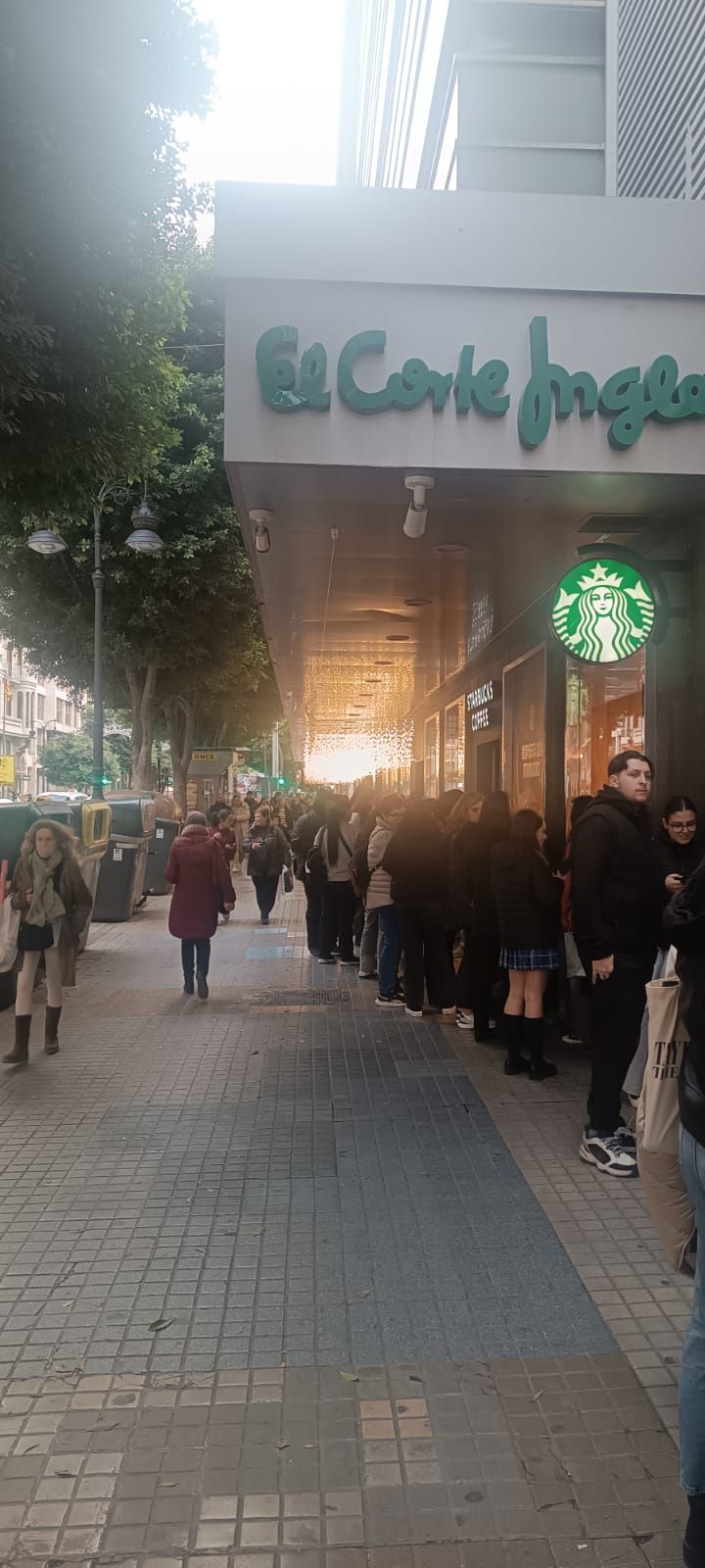 Imagen secundaria 2 - Furor por Joana Marcús en Valencia