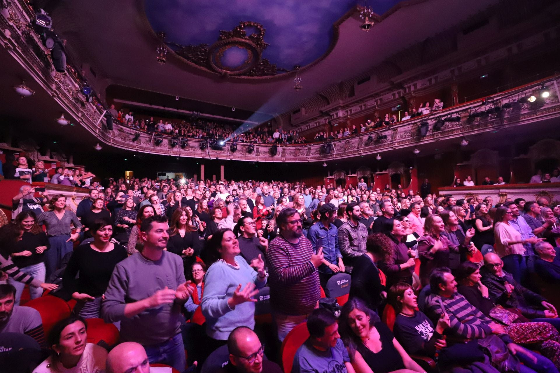 FOTOS | Valencia se vuelca en el concierto solidario por la dana