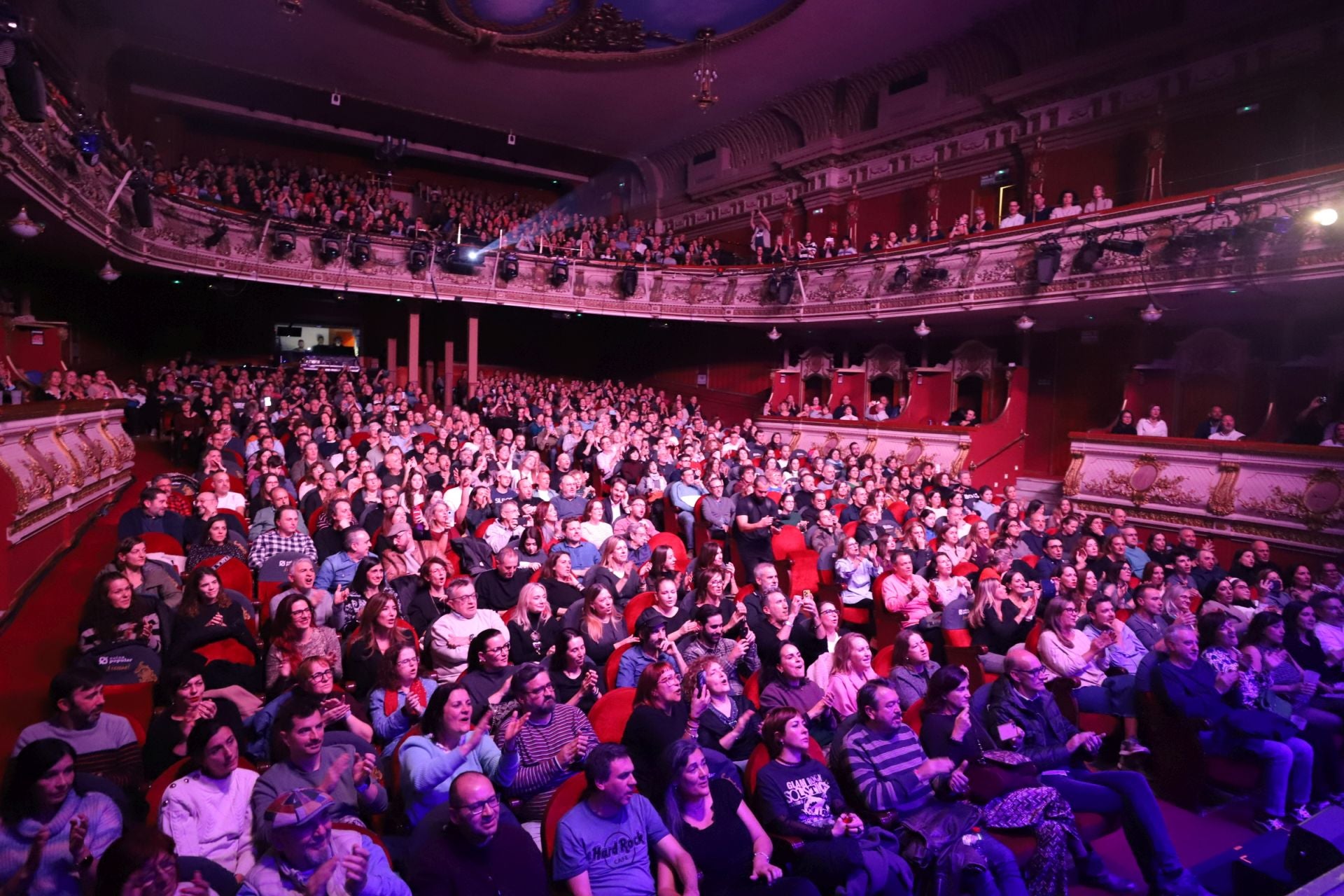 FOTOS | Valencia se vuelca en el concierto solidario por la dana