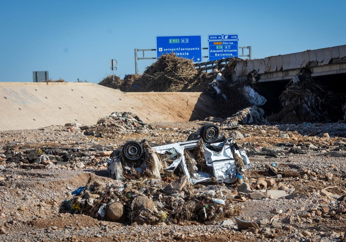 El Consell carga contra el Gobierno por poner en peligro la vida de miles de conductores al no cortar las autovías durante la dana