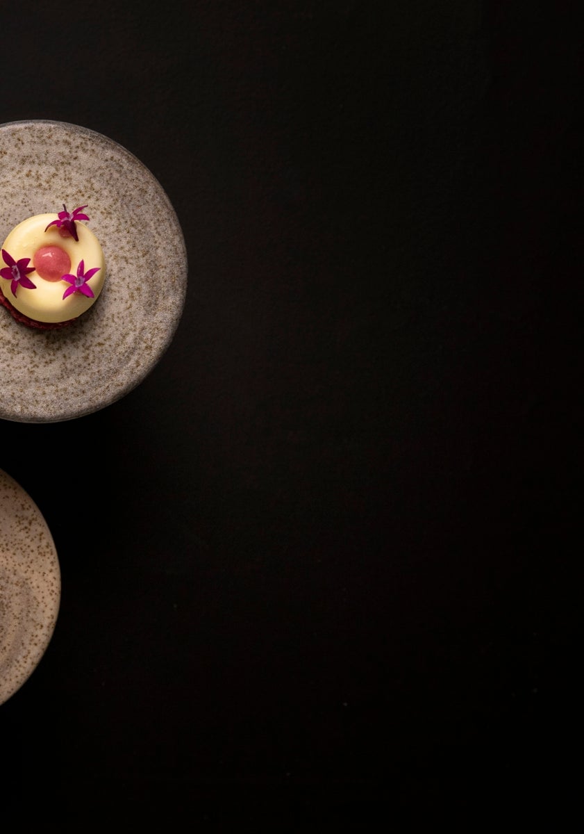 Imagen principal - Qué hace un futbolista como tú en un restaurante Michelin como éste: el caso de David Timor en el Origen Carcaixent