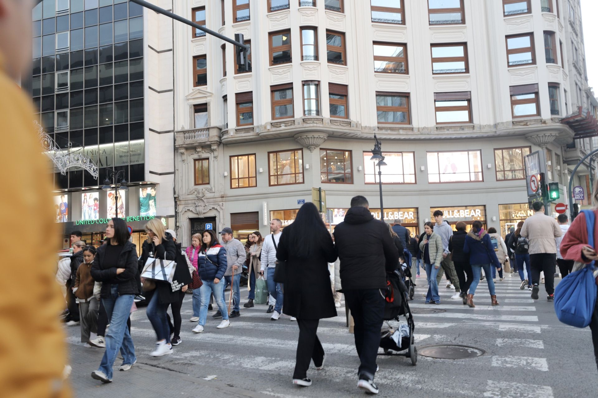 Colapso y cortes de tráfico en las calles del centro de Valencia este viernes