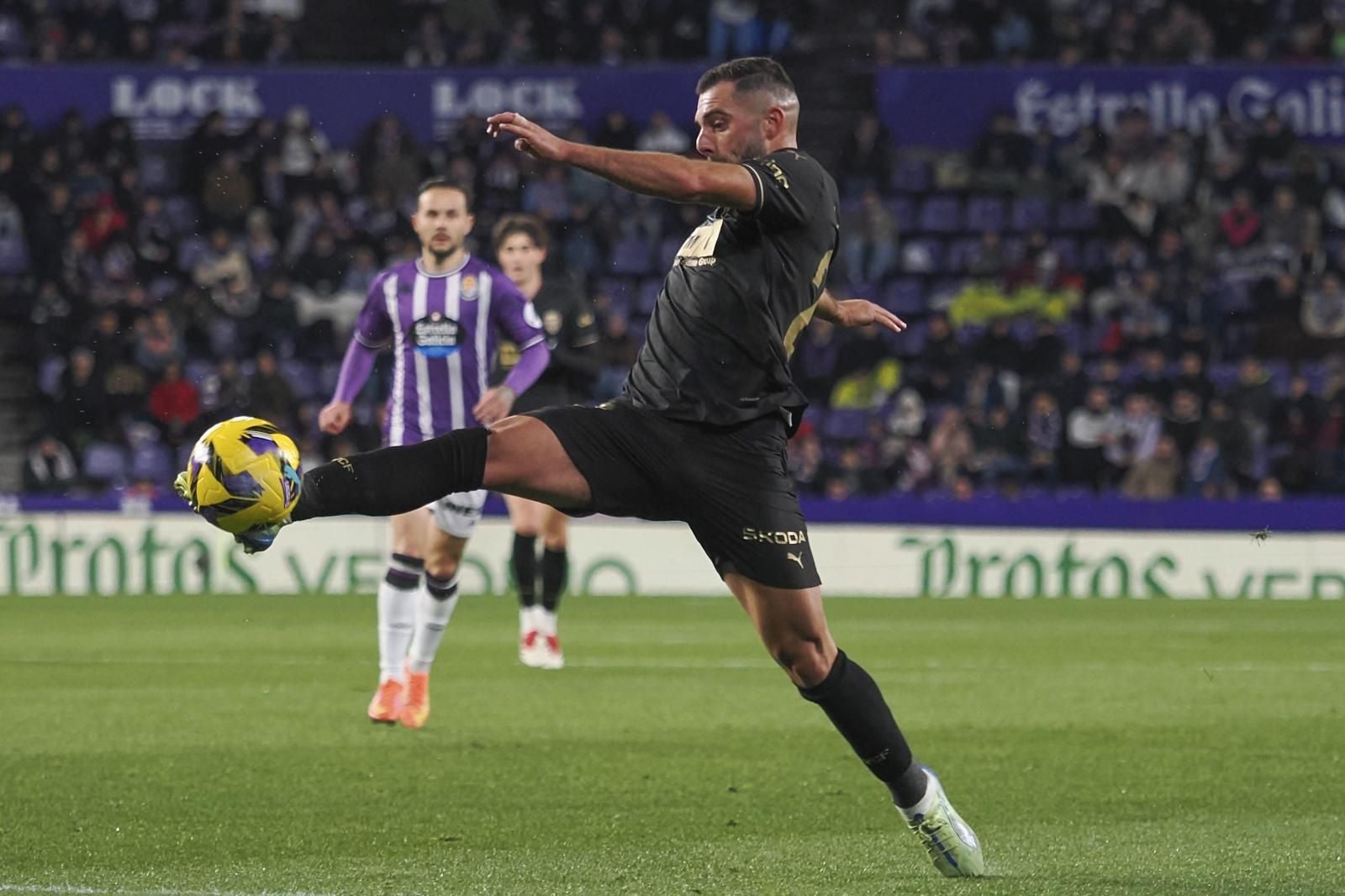 FOTOS | El Valencia CF pierde en Valladolid y ya es colista