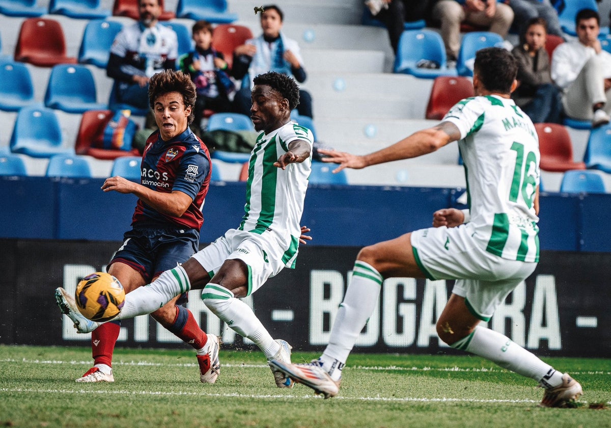 Carlos Álvarez, ante el Córdoba.