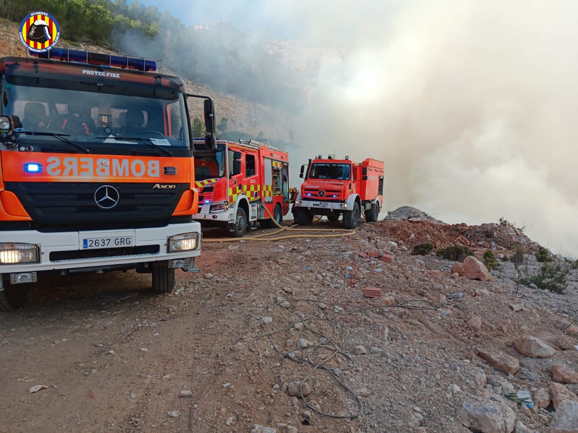 Fotos del incendio en un vertedero en Alberic