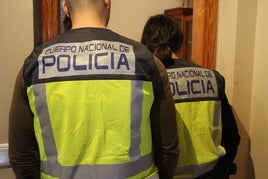 Agentes de la Policía Nacional, en una operación, en una imagen de archivo.