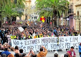 Fue en marzo cuando una marea de valencianistas recorrió las calles de la ciudad.