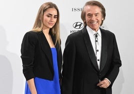 Raphael y su hija Alejandra durante la gala de entrega de premios Hombre del año 2024.