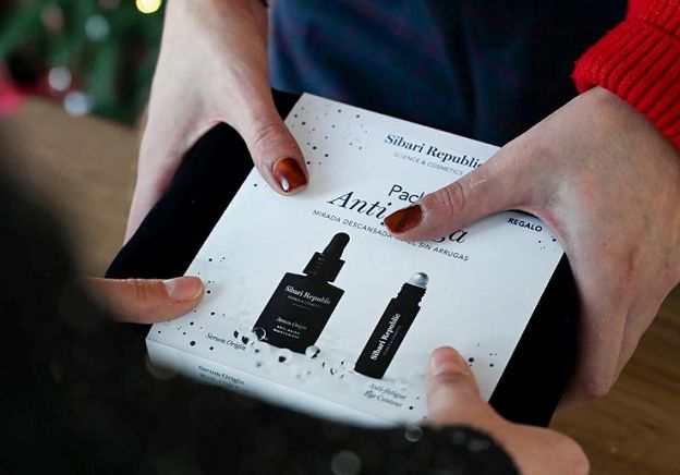 El regalo que además reducir arrugas en 28 días hidrata la piel desde el primer momento