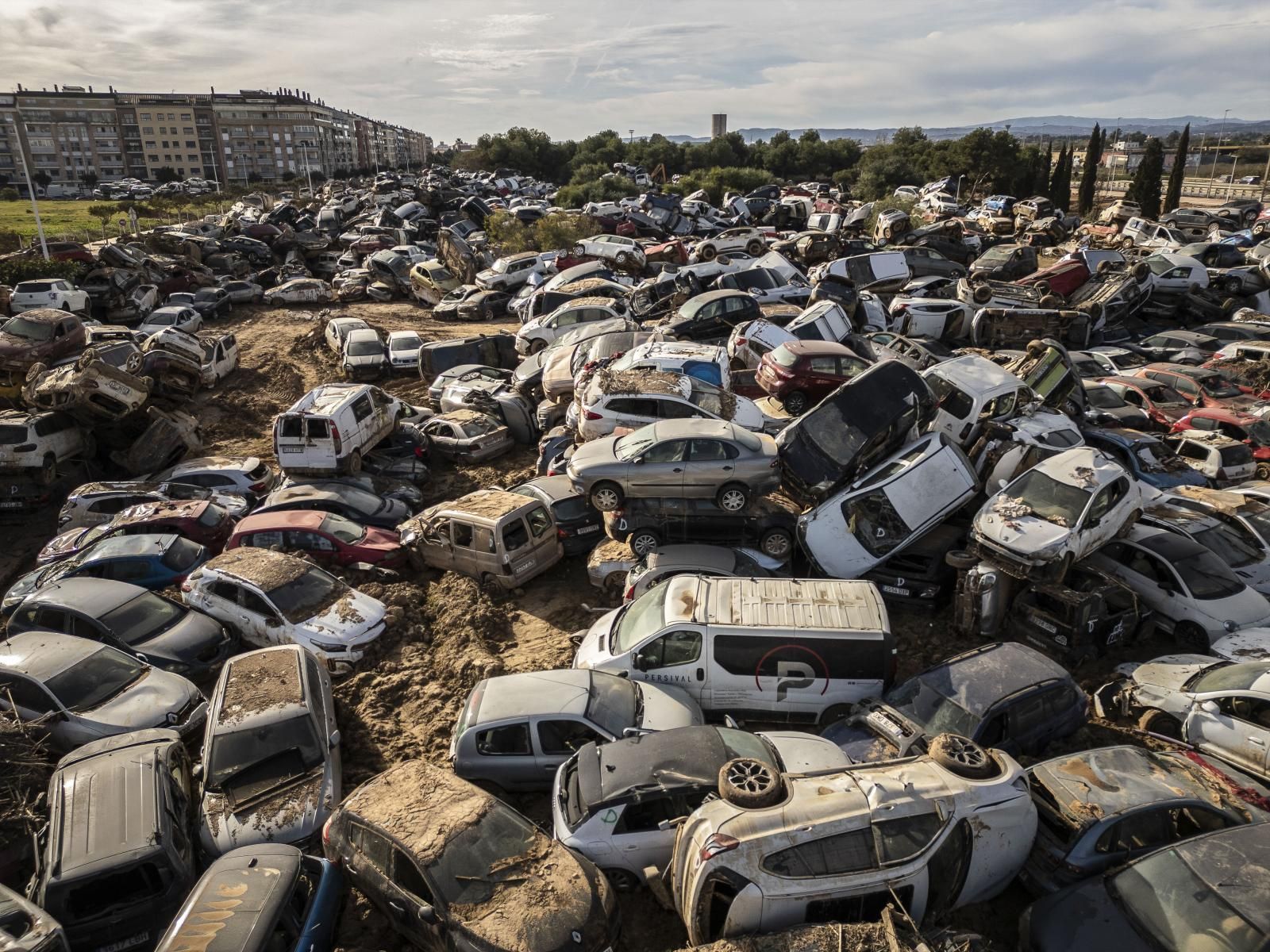 Así están las campas de coches arrasados por la dana en Valencia