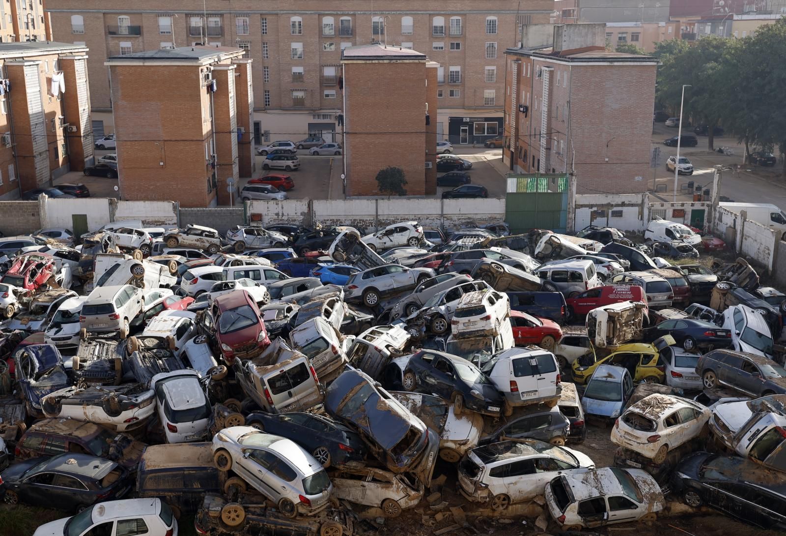 Así están las campas de coches arrasados por la dana en Valencia